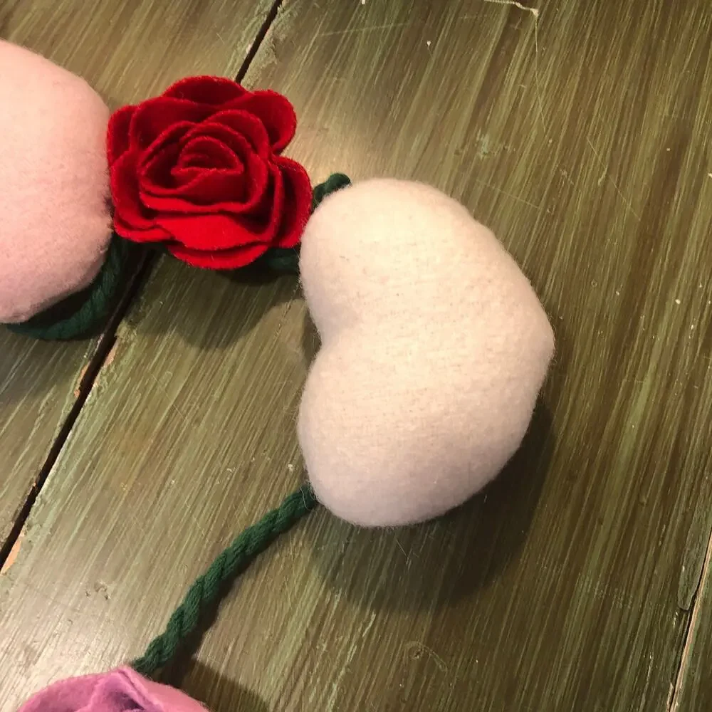 Target Threshold New without Box Garland Felt Hearts and Roses Valentine's Day
